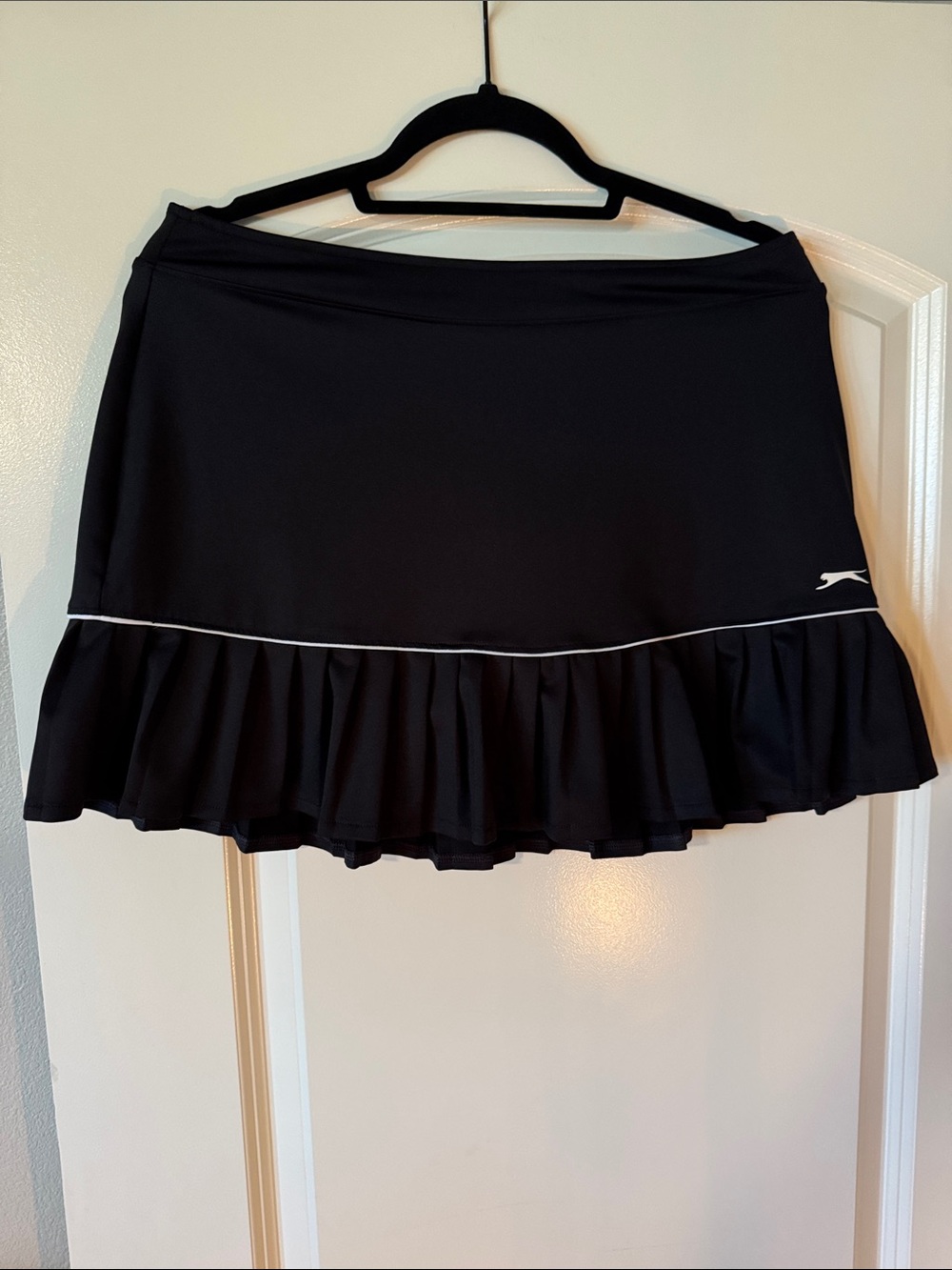 Slazenger Black Ruffle Hem Golf skort Skirt with White Piping